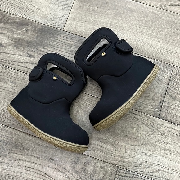 Bogs Other - BOGS Baby Toddler Classic Solid Black Boots, never worn, size 9